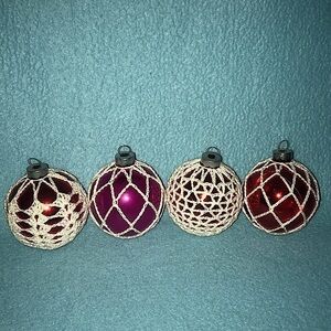 𝅺VINTAGE CROCHETED ornaments- 3 red 1 pink handmade